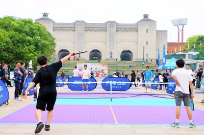 乒乓球拍打網(wǎng)球？創(chuàng)智天地的網(wǎng)絡(luò)競技球新玩法引領(lǐng)運(yùn)動潮流